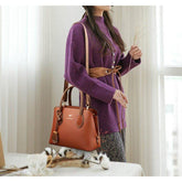 شنطة يد نسائية بتصميم أنيق وخامات جلدية عملية - بنى - KSA